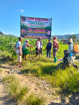 Warga Salakan Pasang Peringatan “Stop Geolistrik”, Tolak Aktivitas Pengambilan Sampel di Lahan Pertanian