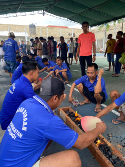 Momen Idul Adha Lapas Banyuwangi, Warga Binaan Kompak Nyate Bareng