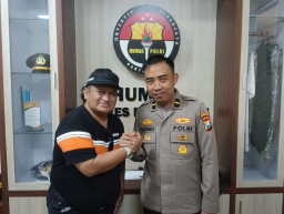 *Penasehat KWI Abah Samsul Arifin Jalin Sinergitas dan Pererat Silaturahmi dengan Kasi Humas Polres Bangkalan*