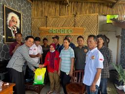LBH GADJA MADA INDONESIA Gelar Jum’at Berkah, Bagikan 250 Paket Sembako untuk Warga Kurang Mampu di Banyuwangi