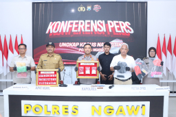Polres Ngawi Amankan 2 Tersangka Pengedar Narkoba 223,842 gram Sabu Disita