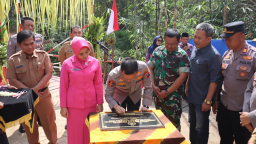 Polres Trenggalek Bangun Jembatan Merah Putih Presisi Penggerak Ekonomi Desa