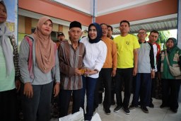 Wabup Mimik Salurkan Bantuan Pangan Untuk 594 KPM di Kecamatan Candi