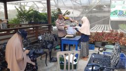 Sinergi Polsek Krembangan dan KWT Dorang Cinta Panen Lele, Dukung Ketahanan Pangan Nasional.