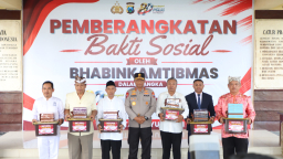 Sambut Hari Bhayangkara ke-80 Kapolda Jatim Bagikan 2.055 Kitab Suci