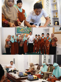 Bawa Buku “Suara dari Masa Depan”, Alumni MI NU KH Mukmin Titip Harapan ke Bupati Subandi