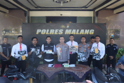 Polres Malang Amankan Dua Pemuda Bawa Sajam Saat Penyekatan Malam 1 Suro