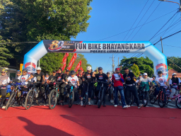 Polres Lumajang Gelar Gowes, Ribuan Pesepeda Sambut Hari Bhayangkara ke - 80