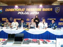 Polda Jatim Bongkar Sindikat Love Scamming Internasional, 3 Orang Diamankan