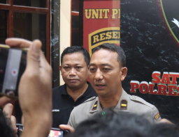 Polres Lumajang Amankan Dua Tersangka Pengedar Okerbaya, Sita Puluhan Ribu Butir Pil Logo Y