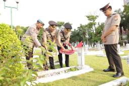 Polrestabes Surabaya Gelar Ziarah di TMP jelang Hari Bhayangkara ke-80, Mengenang Jasa Pahlawan sebagai Spirit Pengabdia