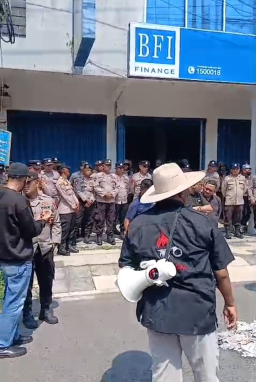 Kantor BFI Finance Cabang Lamongan Di Geruduk Aliansi Forum Masyarakat Lamongan