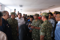 Kunker Asrenum Panglima TNI Di Dampingi Dandim 0808/Blitar Tinjau KDKMP Di Blitar