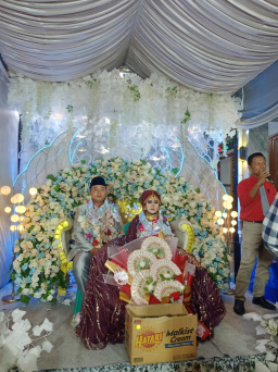 Keluarga Besar Media Jurnal Peristiwa.id Ucapkan Selamat Menikah Untuk Badrus dan Indri