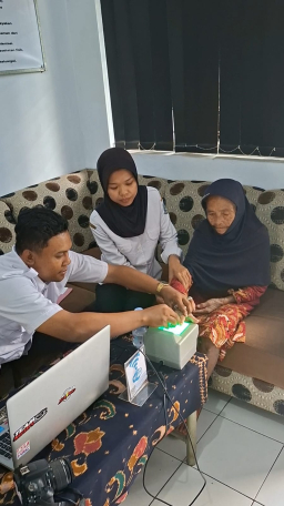 Pastikan Lansia Miliki Identitas Resmi, Tim Go Doc Jemput Bola ke Tresna Werdha Glenmore