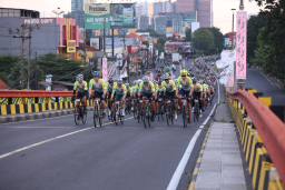 Bromo KOM 2026: Seribu Cyclist dari 14 Negara Taklukkan Tanjakan Legendaris Bromo