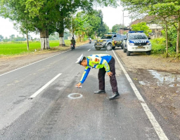 Kurang Antisipasi Jarak Aman, Kecelakaan Beruntun di Srono Tewaskan Pemotor