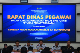 Tegakkan Aturan Tanpa Kompromi, Kalapas Banyuwangi Beri Arahan kepada Pegawai Demi Stabilitas Keamanan Lapas