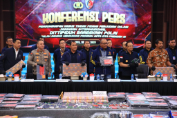 Polri Tangkap Buronan Interpol Beijing, Tegaskan Komitmen Berantas Kejahatan Transnasional
