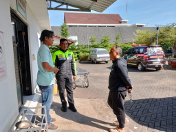 Pencari Rongsokan Ditemukan Meninggal di Tepi Jalan Kembiritan, Polisi Pastikan Tidak Ada Unsur Kekerasan