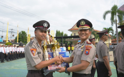Polresta Banyuwangi Berikan Penghargaan kepada Pemenang Lomba Hari Bhayangkara ke-80, Perkuat Soliditas dan Sportivitas