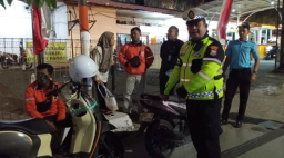 Tabrak Pejalan Kaki, Pemotor Vario Oleng Hantam Scoopy di Depan Roxy Banyuwangi