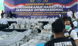 Badan Narkotika Nasional (BNN) Membongkar Sebuah Gudang Sekitar 3,37 Ton Narkotika Jenis Kuncup Bunga (Cannabis Buds) Di