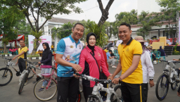 OLAHRAGA SEDULURAN AREK AREK SUROBOYO BERSAMA POLRESTABES SURABAYA MEMPERINGATI HARI BHAYANGKARA KE-80