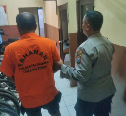 Polsek Pabean Cantikan Ringkus Tukang Becak Pencuri HP di Depan Masjid Mujahidin