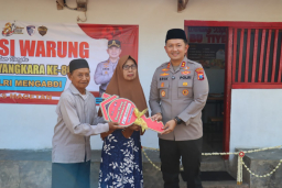 Dukung UMKM, Polres Magetan Renovasi Warung Bu Tiyem di Hari Bhayangkara ke - 80