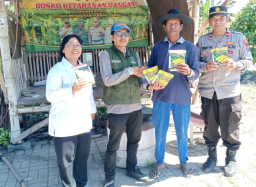 Dukung Asta Cita Presiden, Polres Tanjung Perak Salurkan Bantuan Bibit Jagung Manis di Tambak Wedi