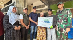 Bupati Subandi Serahkan Bantuan Rp. 136 Juta Kepada Ahli Waris Pedagang Korban Kecelakaan