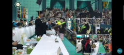 Viral Momen Wisuda UINSA Surabaya: Niat Ingin Difoto Pejabat Kampus, Mahasiswi Malah Terjatuh dari Panggung