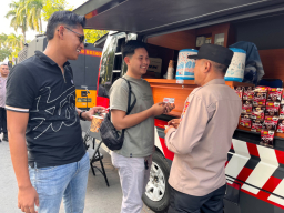 Pojok Kamtibmas Polres Ngawi Hadir di Pasar Krompol Ajak Warga Jaga Kamtibmas