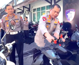 HUT Bhayangkara ke-80 | Kapolrestabes Surabaya Buka Pengembalian 471 Motor Barang Bukti Laka, Gratis Tanpa Pungutan