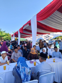 Ribuan Warga Padati Pasar Murah di Muncar, Khofifah Pastikan Harga Pangan Tetap Terkendali