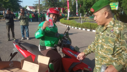 Paldam V/Brawijaya Gelar Kegiatan Sosial Pembagian Oli Gratis untuk 500 Pengemudi Ojek Online