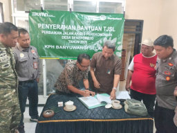 Perhutani Gelontorkan Rp 25 Juta, Jalan Rusak di Silirkrombang Mulai Dibenahi