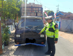 Akibat Belok Mendadak, Vario Ditabrak L300 di Depan Kantor Kelurahan Sobo