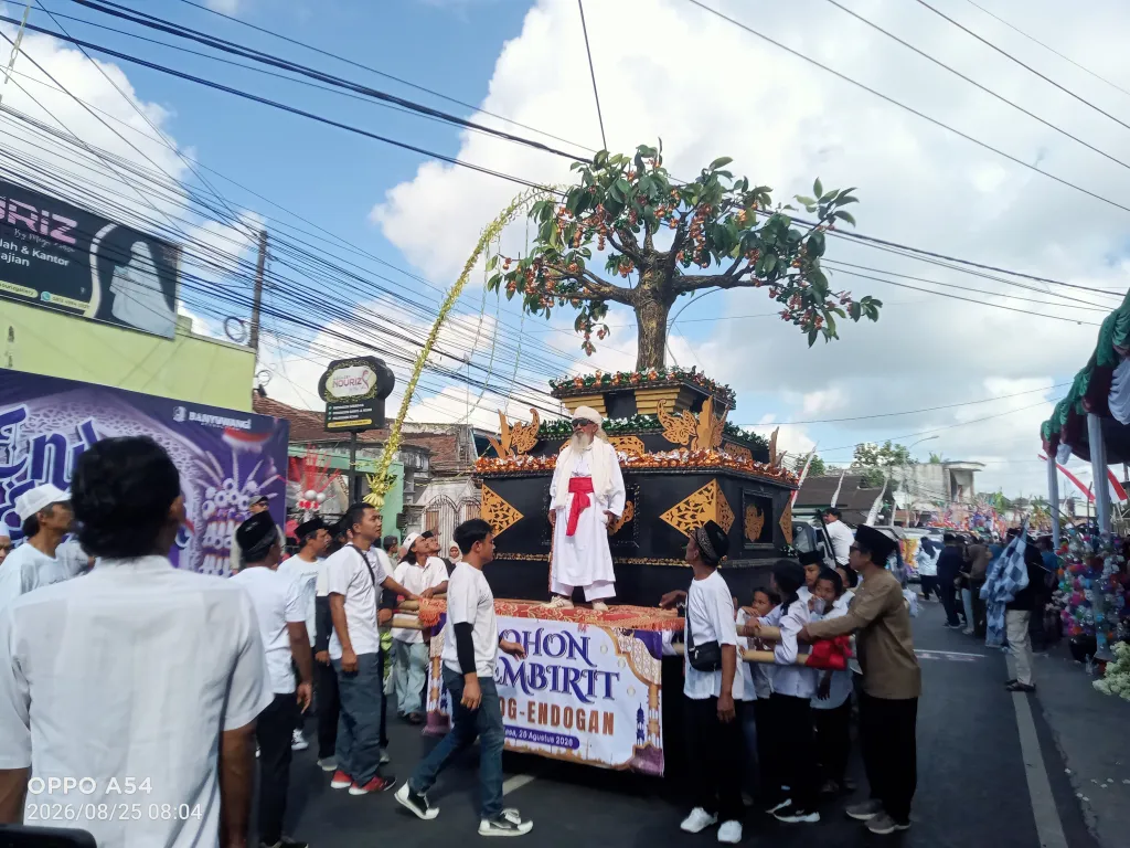Bukan Sekadar Tradisi Kearifan Lokal, Festival Endog-Endogan Kembiritan Bawa Semangat Gotong Royong