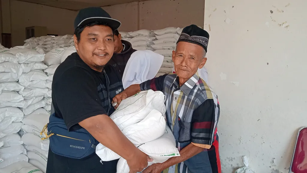 Bantuan Pangan Cair, 1.813 KPM di Tegalharjo Terima Beras 30 Kilogram