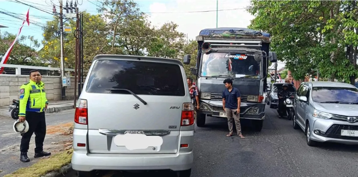 Hindari Motor, APV Senggol Fuso di Jalan Gajah Mada, Nihil Korban Jiwa