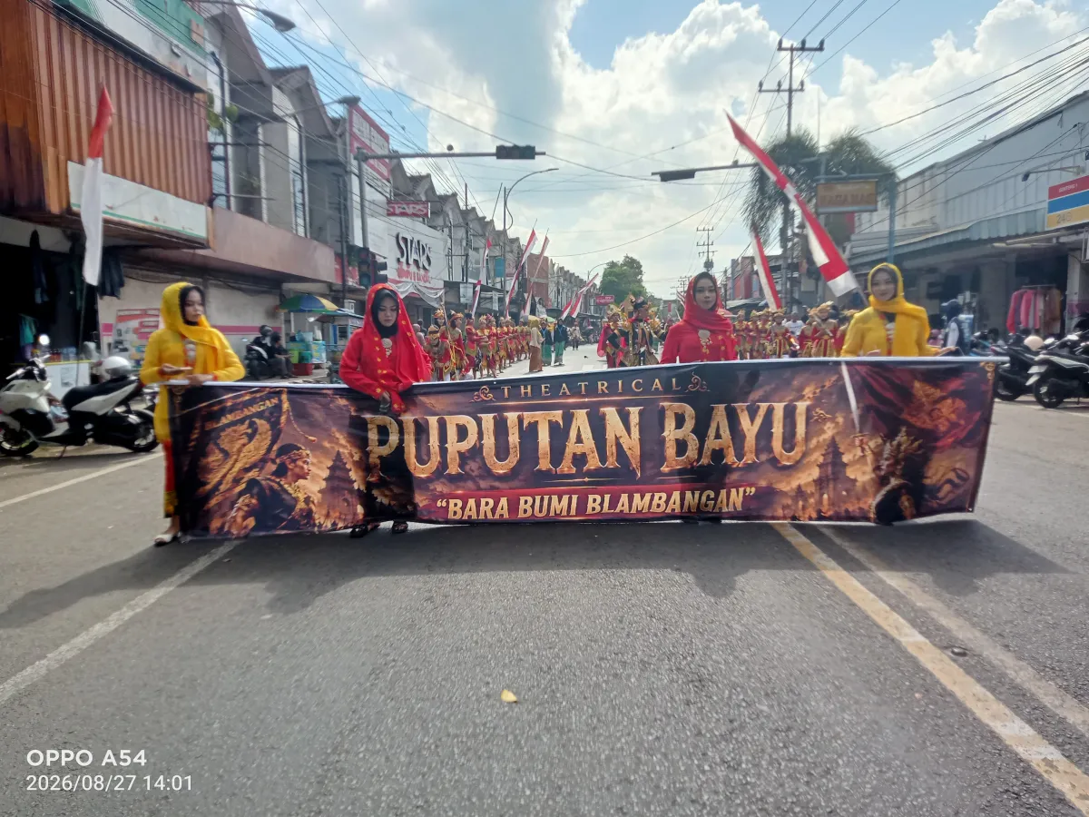 Jejak Sejarah hingga Seni Tradisi, MTsN 8 Banyuwangi Meriahkan Karnaval di Genteng