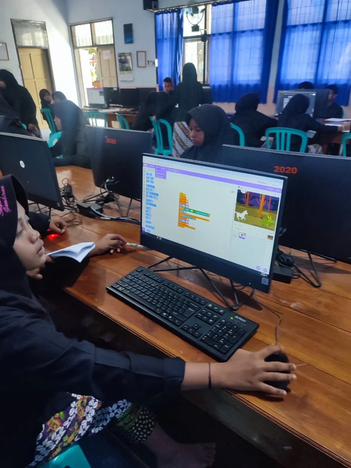SMPN 2 Gambiran Kenalkan Coding dan AI Lewat Proyek Gim