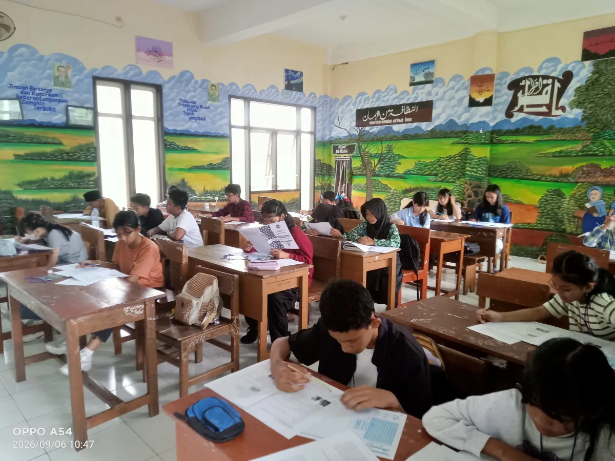 Peserta KOMPERASIA 3 tampak antusias mengikuti jalannya kegiatan.