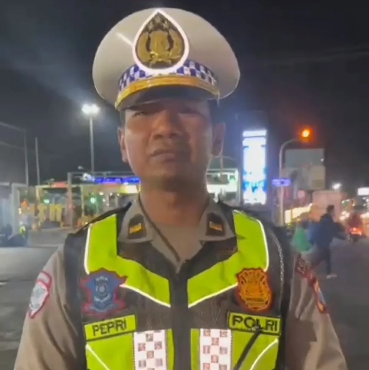 Update Arus Lalu Lintas di Kawasan Pelabuhan ASDP Ketapang: Arah Surabaya Ramai Lancar, Sebaliknya Alami Antre