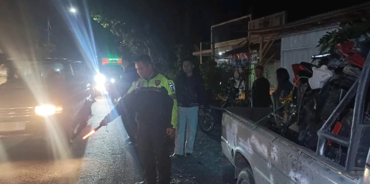 Kawasaki Ninja Hantam Suzuki Carry Didepan SPBU Curahketangi, Satu Orang Alami Luka