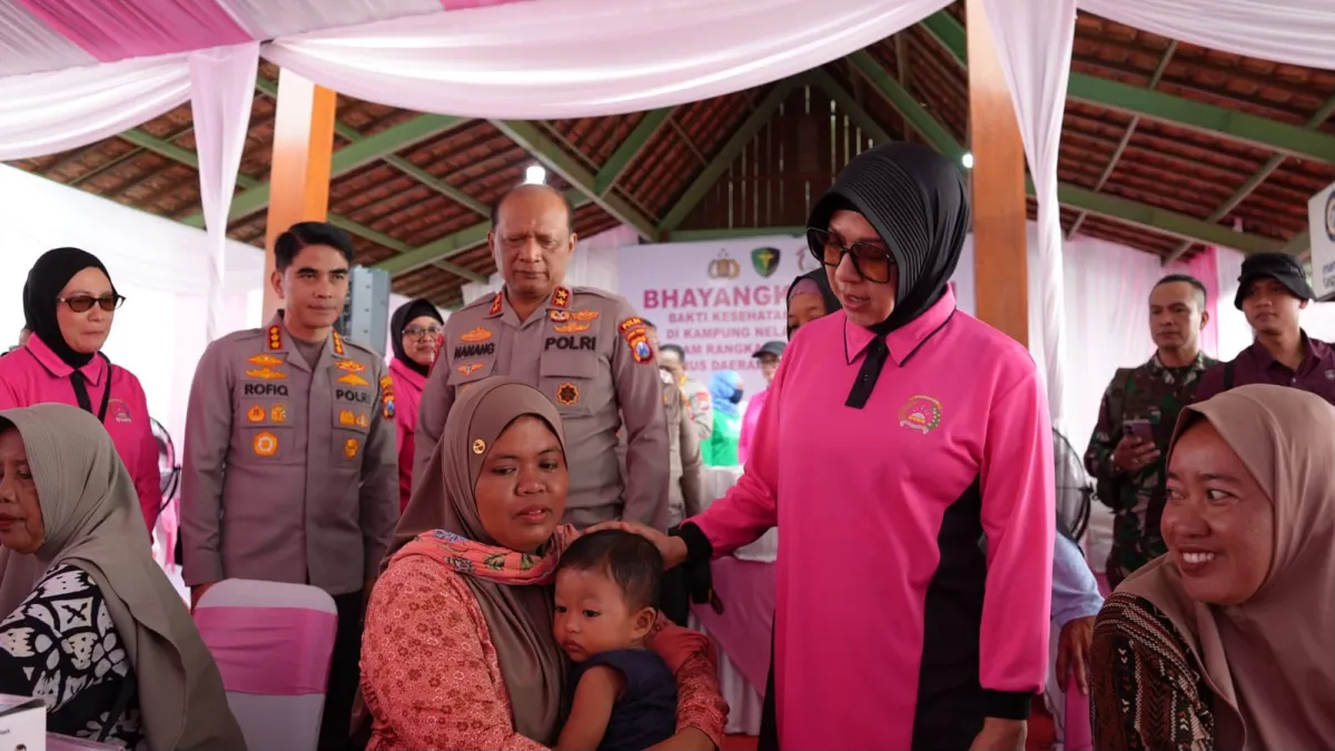 HKGB ke-74 di Pulau Santen, Bhayangkari Jatim Padukan Kepedulian Sosial dan Pelestarian Pesisir
