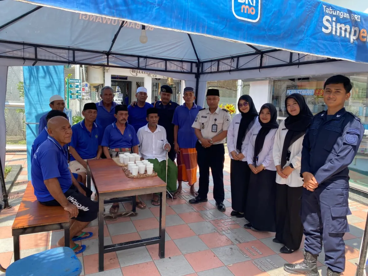 Tingkatkan Pelayanan Kesehatan Kelompok Rentan, Lapas Banyuwangi Bagikan Makanan Tambahan Bagi Warga Binaan Lansia