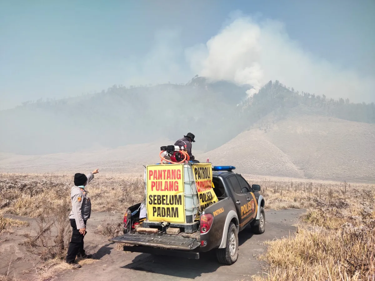 Mobil Patroli Dimodif dengan Tangki Air, Bentuk Kesigapan Polres Probolinggo Tangani Karhutla Bromo